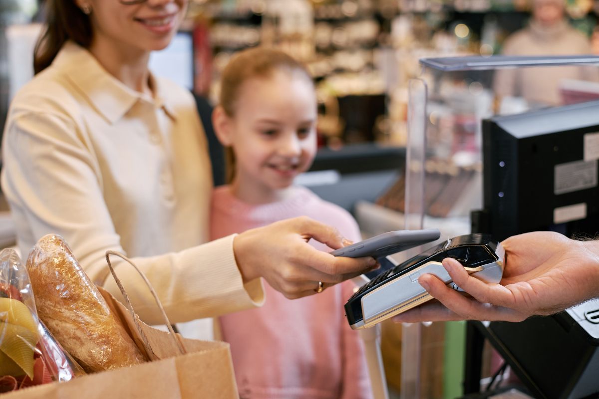 Paslaptys, kurias slepia lojalumo kortelė: kiek duomenų apie save atiduodame už 5 % nuolaidą?